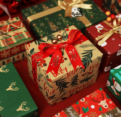 🆂 Christmas-themed gift wrapping paper